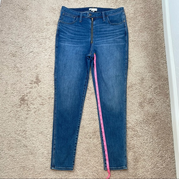 Madewell Roadtripper Jeans in Ridgefield Wash - Picture 11 of 13
